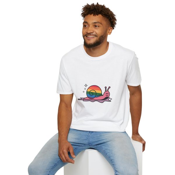 Tshirt Drapeau LGBT escargot avec coquille arc-en-ciel design amusant et coloré pour sensibilisation LGBTQ+ et fierté shirt t-shirt - Image 24