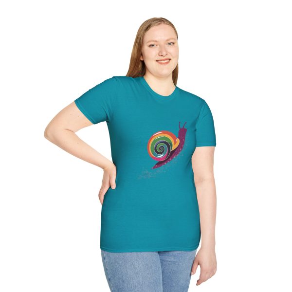 Tshirt Drapeau LGBT escargot assis sur un flocon de neige design mignon et coloré pour sensibilisation à la diversité LGBTQ+ shirt t-shirt - Image 101