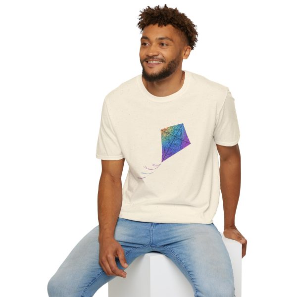 Tshirt Drapeau LGBT cerf-volant coloré volant dans la nuit design symbolique pour célébrer la liberté et la fierté LGBTQ+ shirt t-shirt - Image 48