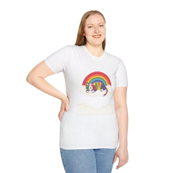 Tshirt LGBTQ+ chat dormant sur un nuage avec arc-en-ciel en arrière-plan design mignon et apaisant pour fierté LGBTQ+ shirt t-shirt - Image 17