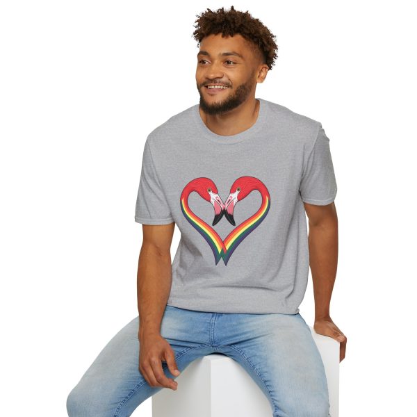 Tshirt LGBT+ flamants roses formant un coeur design symbolique pour célébration de l'amour et fierté LGBTQ+ et diversité shirt t-shirt - Image 36