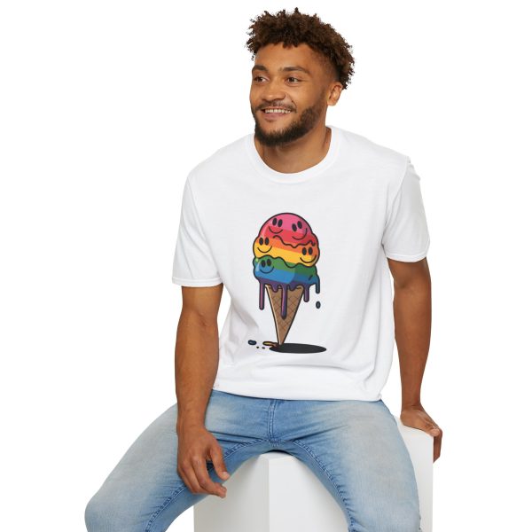 Tshirt Drapeau LGBT glace arc-en-ciel avec visages souriants design ludique et coloré pour célébrer la diversité et inclusion LGBTQ+ t-shirt - Image 24