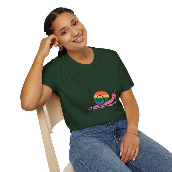 Tshirt Drapeau LGBT escargot avec coquille arc-en-ciel design amusant et coloré pour sensibilisation LGBTQ+ et fierté shirt t-shirt - Image 82