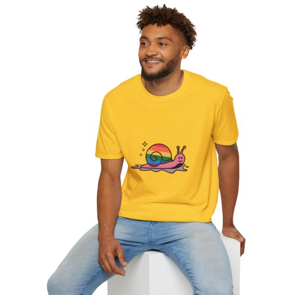 Tshirt Drapeau LGBT escargot avec coquille arc-en-ciel design amusant et coloré pour sensibilisation LGBTQ+ et fierté shirt t-shirt - Image 60