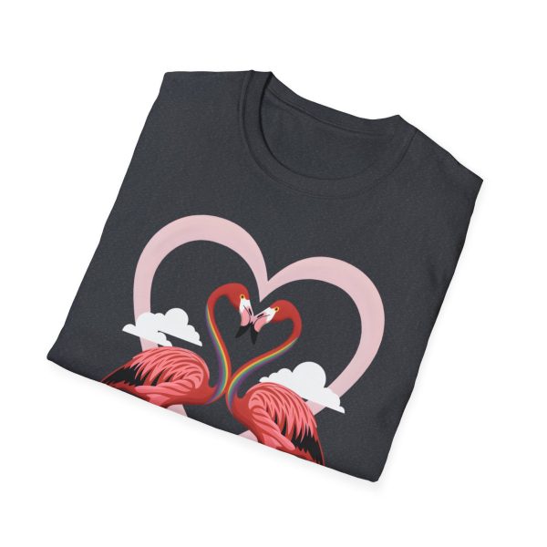 Tshirt LGBTQ+ flamants roses formant un coeur design symbolique et symbolique pour célébrer l'amour et la diversité LGBTQ+ shirt t-shirt - Image 4