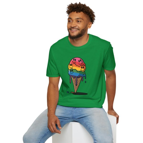 Tshirt Drapeau LGBT glace arc-en-ciel avec visages souriants design ludique et coloré pour célébrer la diversité et inclusion LGBTQ+ t-shirt - Image 96