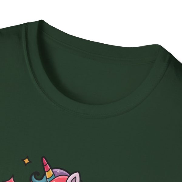 Tshirt LGBTQ+ licorne en skateboard sur fond noir design cool et coloré pour soutien à la fierté et diversité de la communauté LGBT+ t-shirt - Image 75