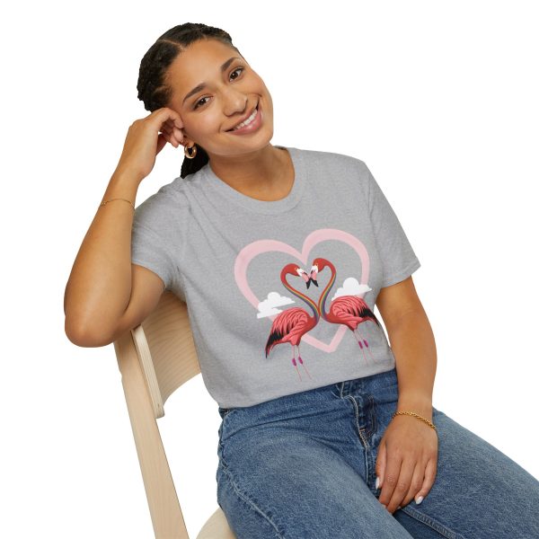 Tshirt LGBTQ+ flamants roses formant un coeur design symbolique et symbolique pour célébrer l'amour et la diversité LGBTQ+ shirt t-shirt - Image 34