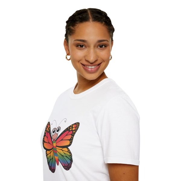 Tshirt LGBTQ+ papillon coloré avec grands yeux sur fond noir design vibrant et amusant pour célébrer la diversité LGBTQ+ shirt t-shirt - Image 21