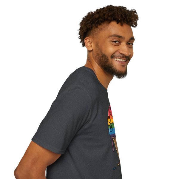 Tshirt Drapeau LGBT glace arc-en-ciel avec visages souriants design ludique et coloré pour célébrer la diversité et inclusion LGBTQ+ t-shirt - Image 11