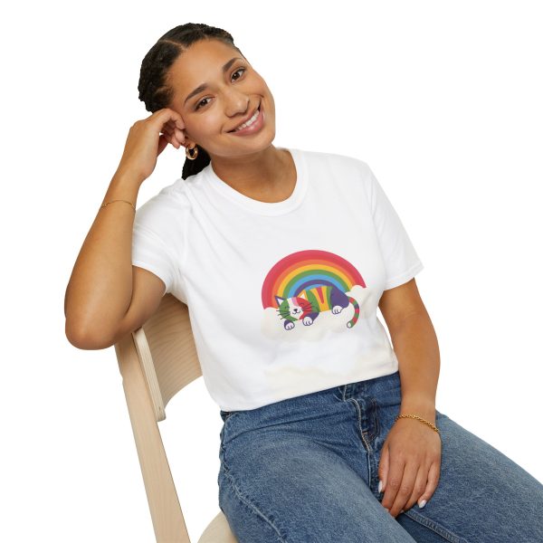 Tshirt LGBTQ+ chat dormant sur un nuage avec arc-en-ciel en arrière-plan design mignon et apaisant pour fierté LGBTQ+ shirt t-shirt - Image 22