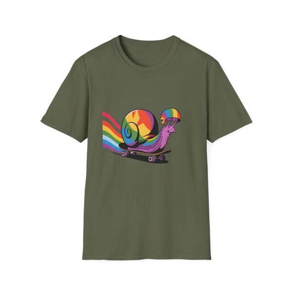 Tshirt LGBT+ escargot sur un skateboard avec roue arc-en-ciel design amusant et coloré pour célébrer la fierté LGBTQ+ shirt t-shirt - Image 61