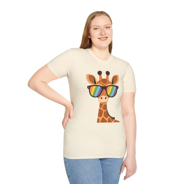 Tshirt LGBT+ girafe avec lunettes de soleil et rayure arc-en-ciel design humoristique et stylé pour fierté et soutien LGBTQ+ shirt t-shirt - Image 41