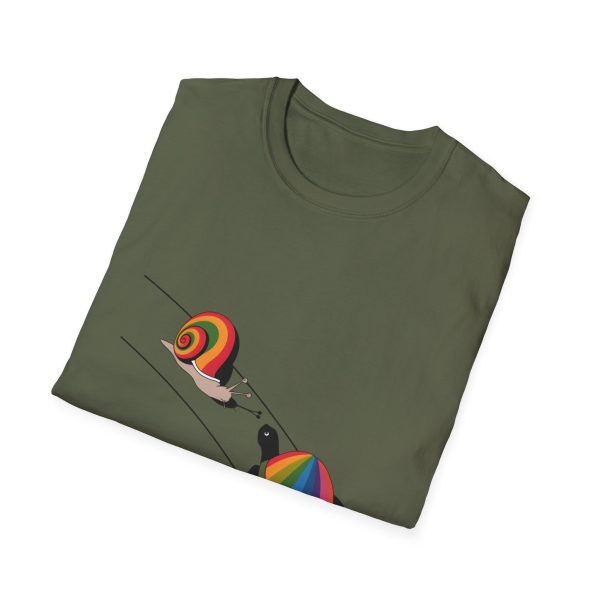 Tshirt Drapeau LGBT escargot avec coquille arc-en-ciel sur fond noir design stylé et vibrant pour sensibilisation LGBTQ+ shirt t-shirt - Image 64