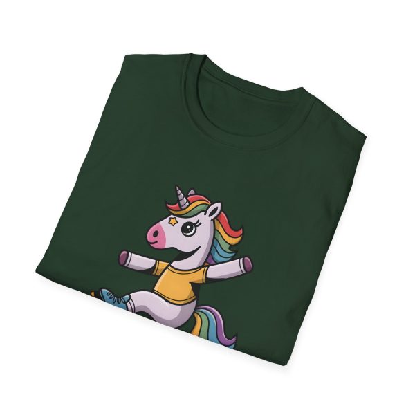 Tshirt Drapeau LGBT licorne sur un skateboard sur fond noir design amusant et coloré pour célébrer la diversité et la fierté LGBTQ+ t-shirt - Image 76