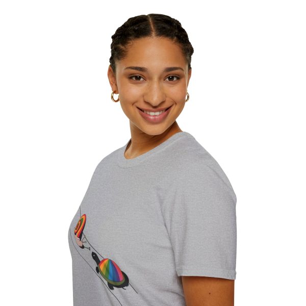 Tshirt Drapeau LGBT escargot avec coquille arc-en-ciel sur fond noir design stylé et vibrant pour sensibilisation LGBTQ+ shirt t-shirt - Image 33