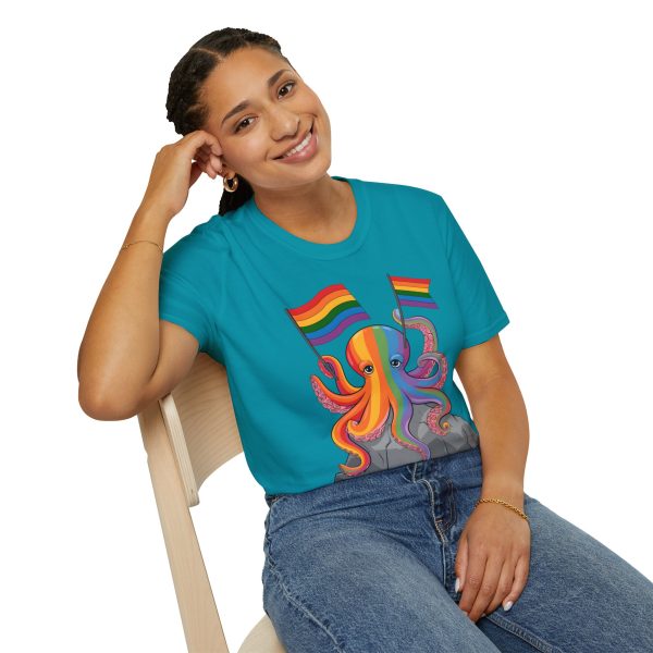 Tshirt LGBTQ+ pieuvre tenant un drapeau arc-en-ciel sur un rocher design vibrant et stylé pour sensibilisation et inclusion LGBTQ+ t-shirt - Image 106