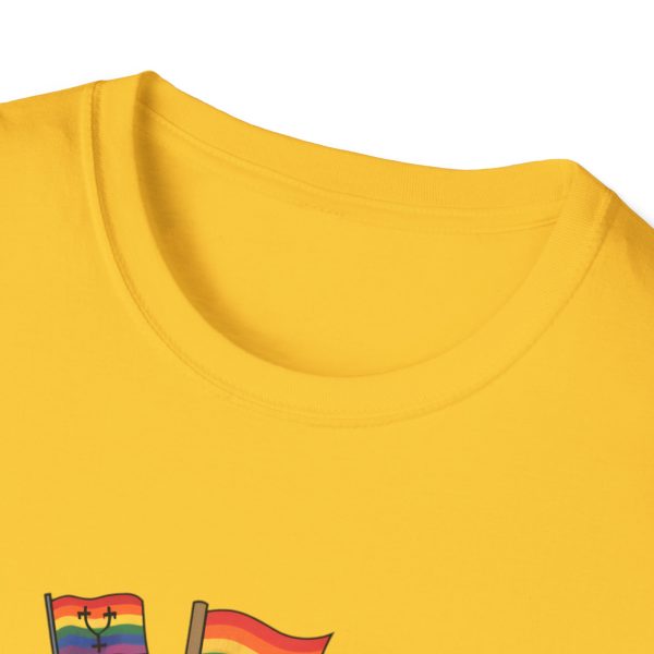 Tshirt Drapeau LGBT pieuvre tenant un drapeau arc-en-ciel et d'autres drapeaux design coloré et amusant pour célébrer LGBTQ+ shirt t-shirt - Image 51