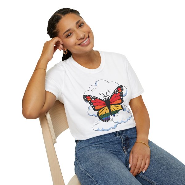 Tshirt Drapeau LGBT papillon assis sur un nuage dans le ciel design poétique et coloré pour sensibilisation et fierté LGBTQ+ shirt t-shirt - Image 22