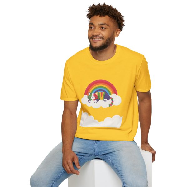 Tshirt LGBTQ+ chat dormant sur un nuage avec arc-en-ciel en arrière-plan design mignon et apaisant pour fierté LGBTQ+ shirt t-shirt - Image 60