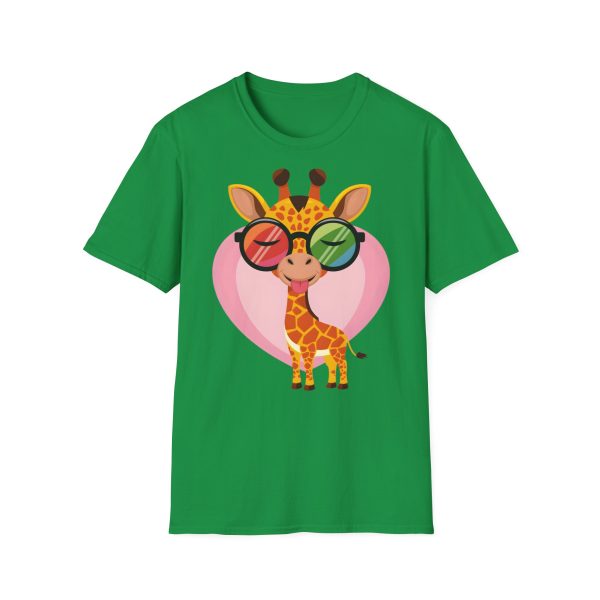 Tshirt LGBT+ girafe avec lunettes et coeur illustration colorée et amusante pour sensibilisation et soutien LGBTQ+ shirt t-shirt - Image 85