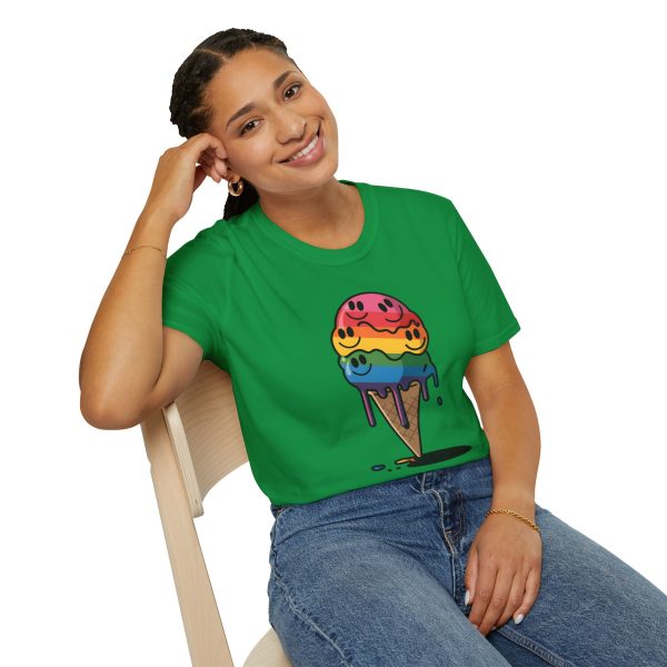 Tshirt Drapeau LGBT glace arc-en-ciel avec visages souriants design ludique et coloré pour célébrer la diversité et inclusion LGBTQ+ t-shirt - Image 94