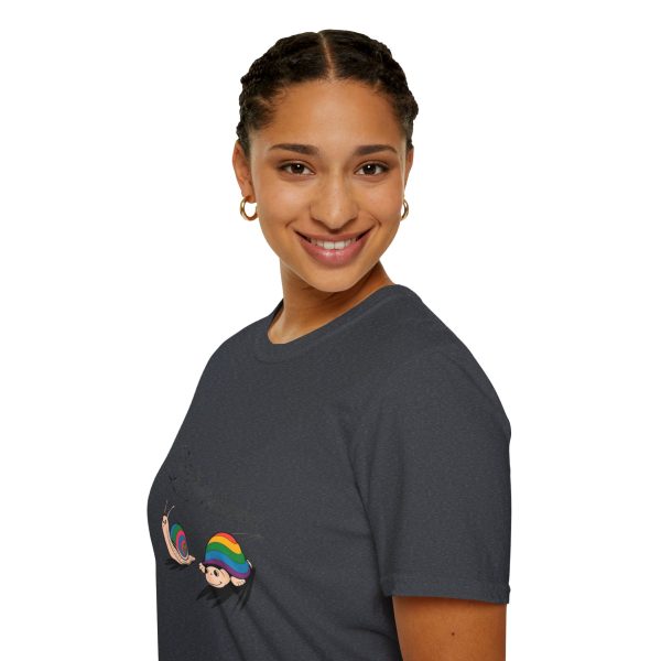 Tshirt LGBTQ+ deux escargots superposés design amusant pour célébrer la fierté et l'inclusion dans la communauté LGBT+ shirt t-shirt - Image 9