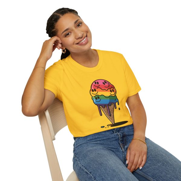 Tshirt Drapeau LGBT glace arc-en-ciel avec visages souriants design ludique et coloré pour célébrer la diversité et inclusion LGBTQ+ t-shirt - Image 58