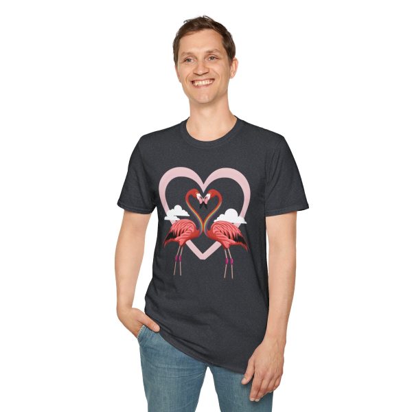 Tshirt LGBTQ+ flamants roses formant un coeur design symbolique et symbolique pour célébrer l'amour et la diversité LGBTQ+ shirt t-shirt - Image 7