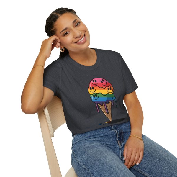 Tshirt Drapeau LGBT glace arc-en-ciel avec visages souriants design ludique et coloré pour célébrer la diversité et inclusion LGBTQ+ t-shirt - Image 10