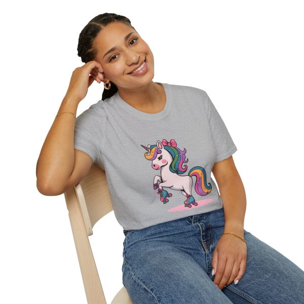 Tshirt Drapeau LGBT licorne sur un skateboard sur fond noir design vibrant et stylé pour sensibilisation à la diversité LGBTQ+ shirt t-shirt - Image 34