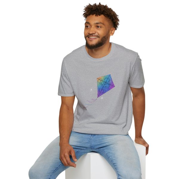 Tshirt Drapeau LGBT cerf-volant coloré volant dans la nuit design symbolique pour célébrer la liberté et la fierté LGBTQ+ shirt t-shirt - Image 36