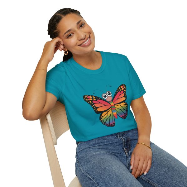 Tshirt LGBTQ+ papillon coloré avec grands yeux sur fond noir design vibrant et amusant pour célébrer la diversité LGBTQ+ shirt t-shirt - Image 106