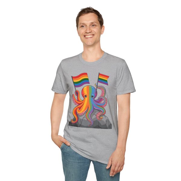 Tshirt LGBTQ+ pieuvre tenant un drapeau arc-en-ciel sur un rocher design vibrant et stylé pour sensibilisation et inclusion LGBTQ+ t-shirt - Image 31