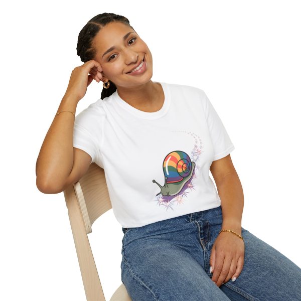 Tshirt LGBT+ escargot avec coquille colorée sur son dos design original et mignon pour célébrer la diversité et fierté LGBTQ+ shirt t-shirt - Image 22