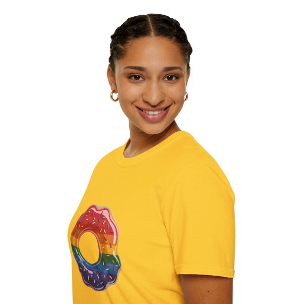 Tshirt Drapeau LGBT donut arc-en-ciel avec paillettes sur fond noir design coloré et amusant pour célébrer la diversité LGBTQ+ shirt t-shirt - Image 57