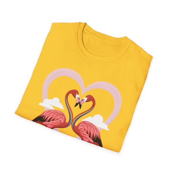 Tshirt LGBTQ+ flamants roses formant un coeur design symbolique et symbolique pour célébrer l'amour et la diversité LGBTQ+ shirt t-shirt - Image 52