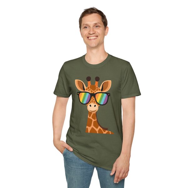 Tshirt LGBT+ girafe avec lunettes de soleil et rayure arc-en-ciel design humoristique et stylé pour fierté et soutien LGBTQ+ shirt t-shirt - Image 67