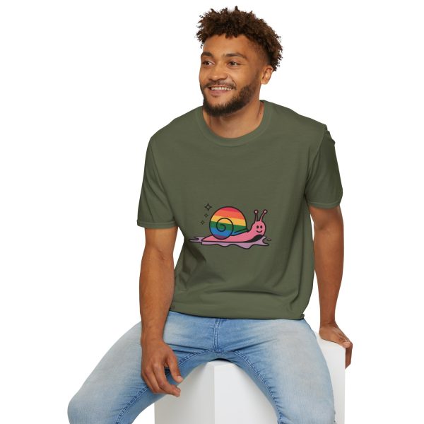 Tshirt Drapeau LGBT escargot avec coquille arc-en-ciel design amusant et coloré pour sensibilisation LGBTQ+ et fierté shirt t-shirt - Image 72