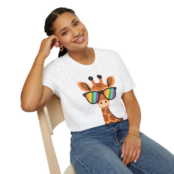 Tshirt LGBT+ girafe avec lunettes de soleil et rayure arc-en-ciel design humoristique et stylé pour fierté et soutien LGBTQ+ shirt t-shirt - Image 22