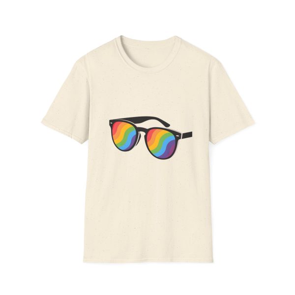 Tshirt LGBT+ lunettes de soleil arc-en-ciel sur fond noir design éclatant pour célébrer la fierté et diversité LGBTQ+ shirt t-shirt - Image 37