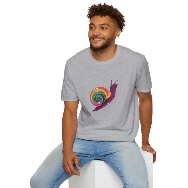 Tshirt Drapeau LGBT escargot assis sur un flocon de neige design mignon et coloré pour sensibilisation à la diversité LGBTQ+ shirt t-shirt - Image 36