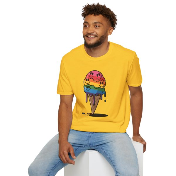 Tshirt Drapeau LGBT glace arc-en-ciel avec visages souriants design ludique et coloré pour célébrer la diversité et inclusion LGBTQ+ t-shirt - Image 60