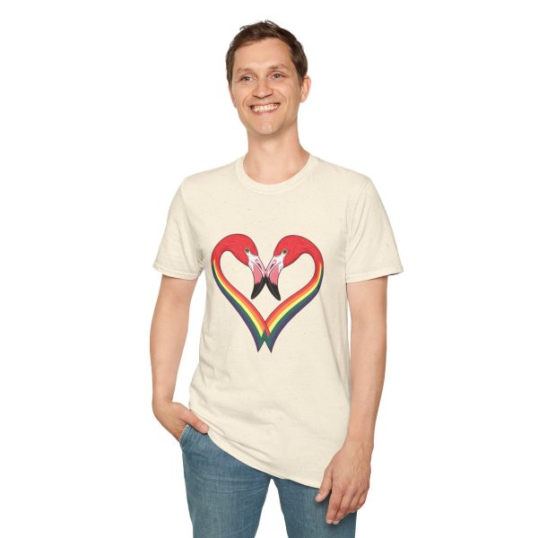 Tshirt LGBT+ flamants roses formant un coeur design symbolique pour célébration de l'amour et fierté LGBTQ+ et diversité shirt t-shirt - Image 43