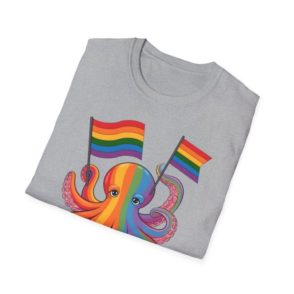 Tshirt LGBTQ+ pieuvre tenant un drapeau arc-en-ciel sur un rocher design vibrant et stylé pour sensibilisation et inclusion LGBTQ+ t-shirt - Image 28