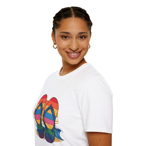 Tshirt LGBTQ+ tongs sur la plage design décontracté et estival pour célébrer la fierté et la diversité LGBTQ+ shirt t-shirt - Image 21