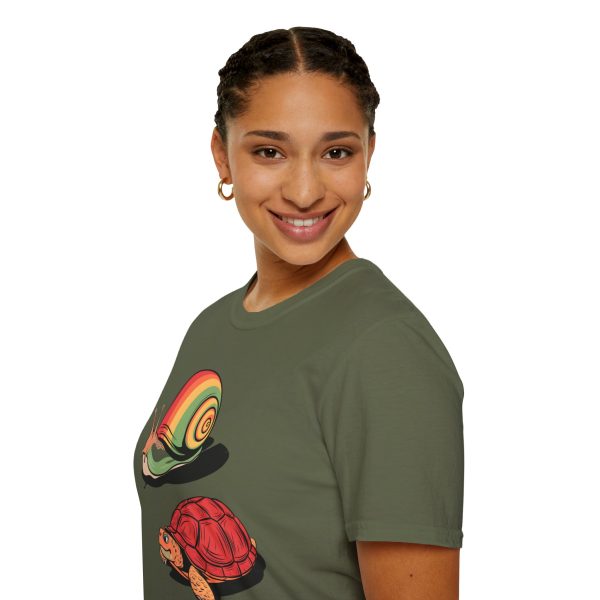 Tshirt Drapeau LGBT escargot et tortue sur fond noir design amusant pour sensibilisation et soutien à la diversité LGBTQ+ shirt t-shirt - Image 69