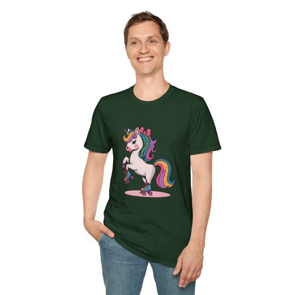 Tshirt Drapeau LGBT licorne sur un skateboard sur fond noir design vibrant et stylé pour sensibilisation à la diversité LGBTQ+ shirt t-shirt - Image 79