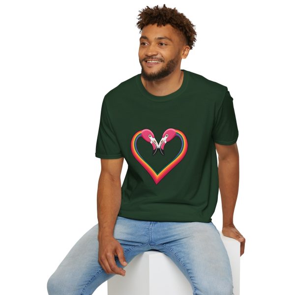 Tshirt Drapeau LGBT flamants roses en forme de coeur fond noir design romantique et symbolique pour célébrer l'amour LGBTQ+ t-shirt - Image 84