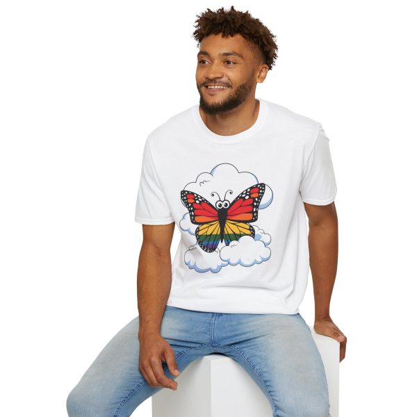 Tshirt Drapeau LGBT papillon assis sur un nuage dans le ciel design poétique et coloré pour sensibilisation et fierté LGBTQ+ shirt t-shirt - Image 24